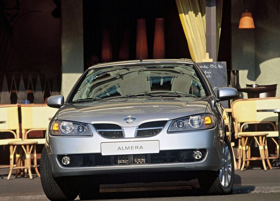 Nissan Almera 5-Door '2003